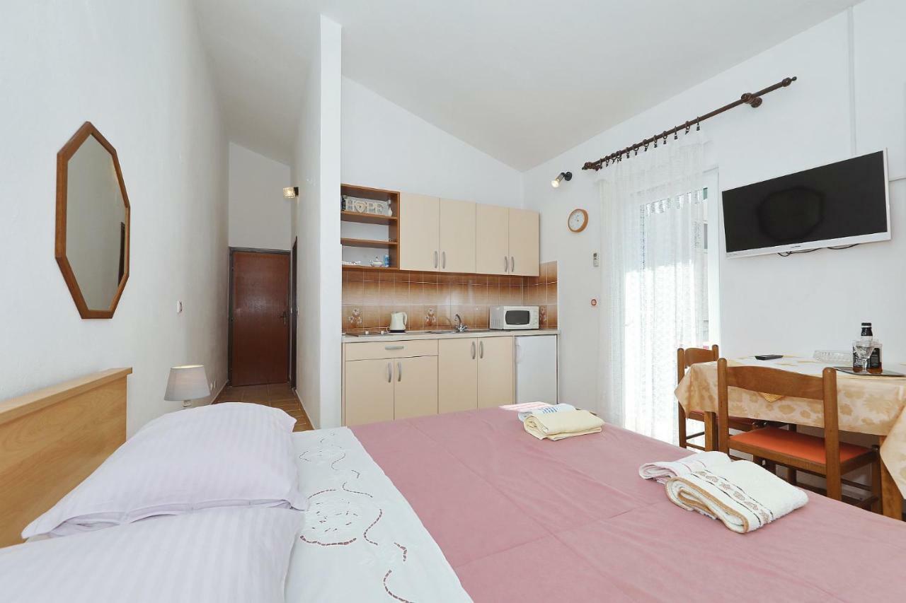 Apartments Vedrana Biograd Na Moru Buitenkant foto