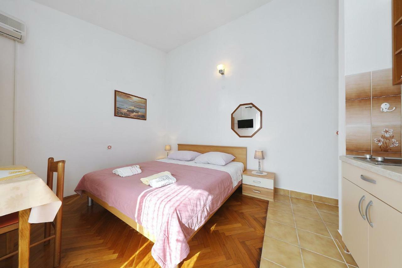Apartments Vedrana Biograd Na Moru Buitenkant foto