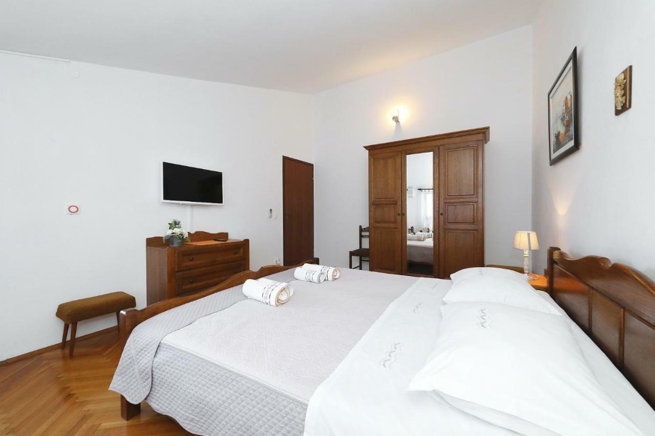 Apartments Vedrana Biograd Na Moru Buitenkant foto