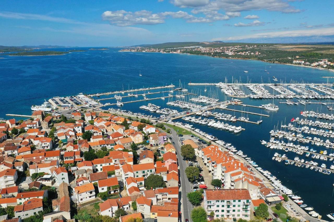 Apartments Vedrana Biograd Na Moru Buitenkant foto